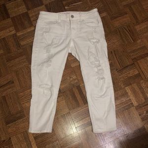 White ripped Capri American eagle jeans